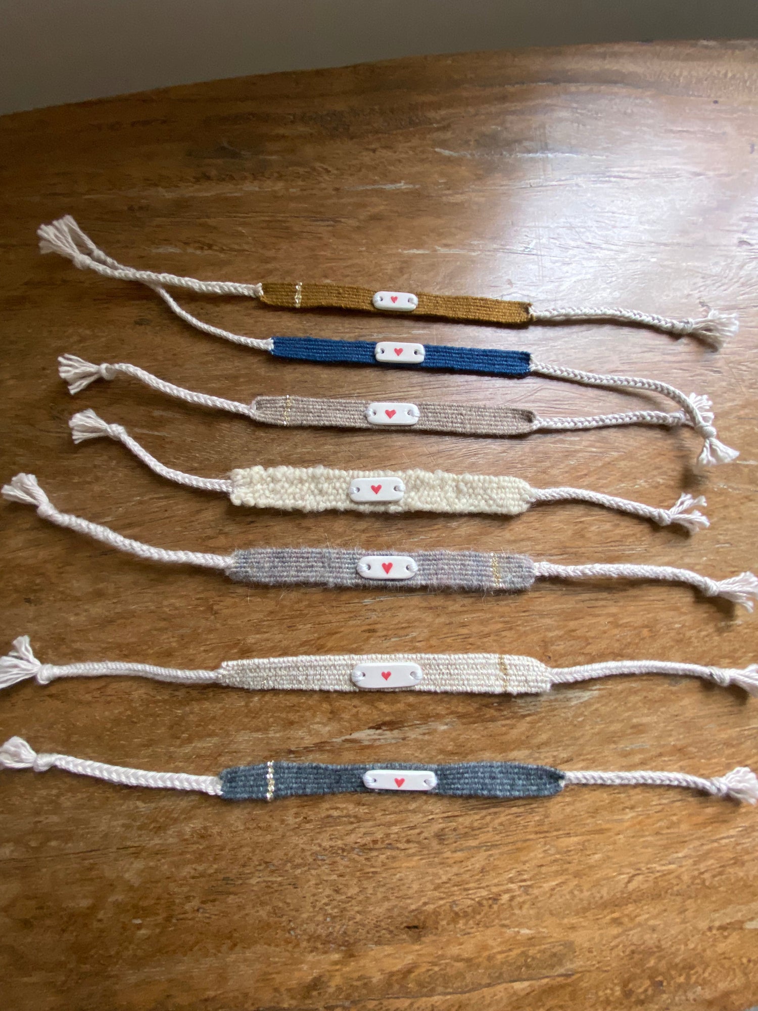 Pulseras hilo y ceramica